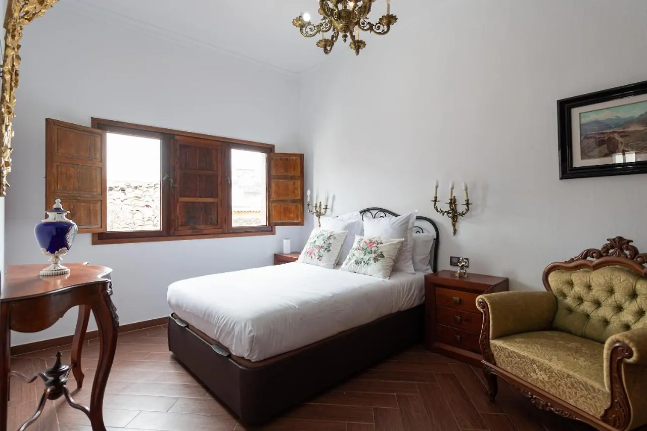 Homeforguest New Duplex With Rooftop Next To Arucas Cathedral Apartment